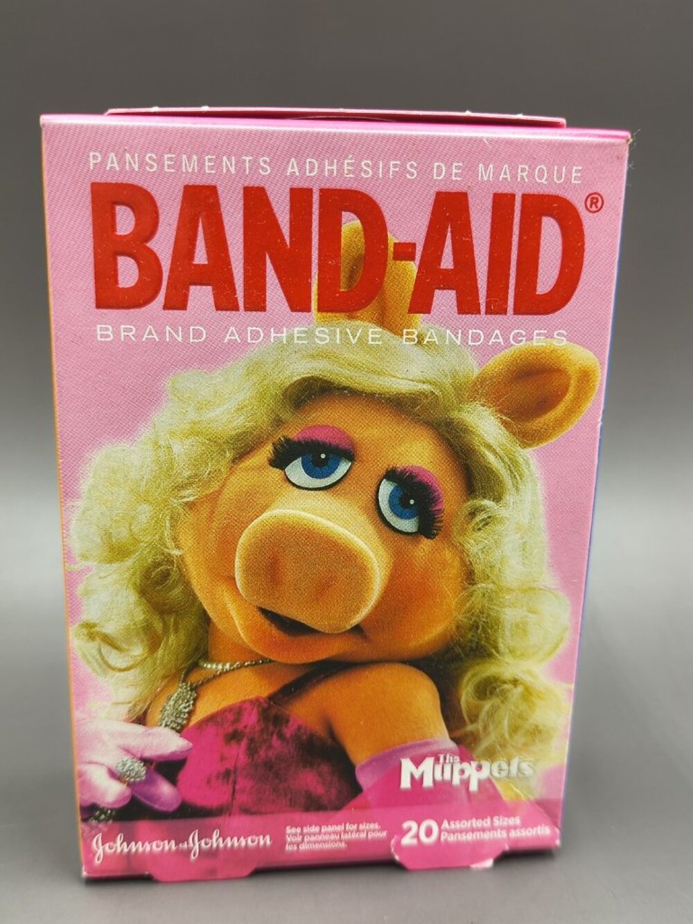 Muppets Band-Aids New box of 20 Bandages Two Sizes Miss Piggy Kermit 2012